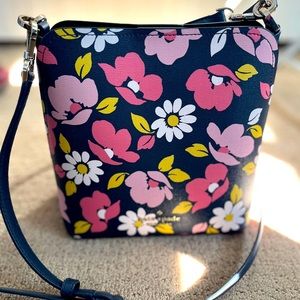 Kate Spade bucket purse with flowers
